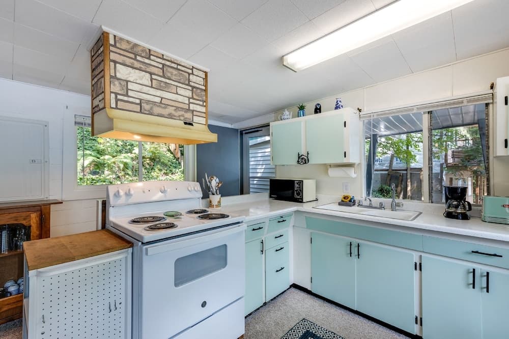 Mt Baker Lodging Cabin 24 - LAKESIDE, SLEEPS 4! by MBL