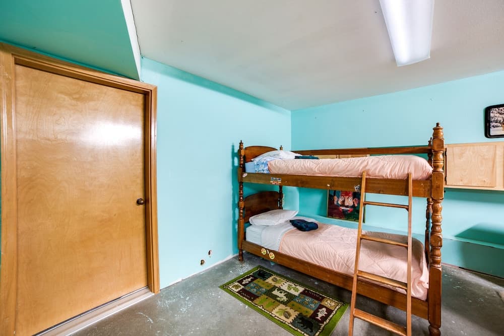 51SL - Ping Pong - Fireplace - D/W - W/D - Sleeps 8