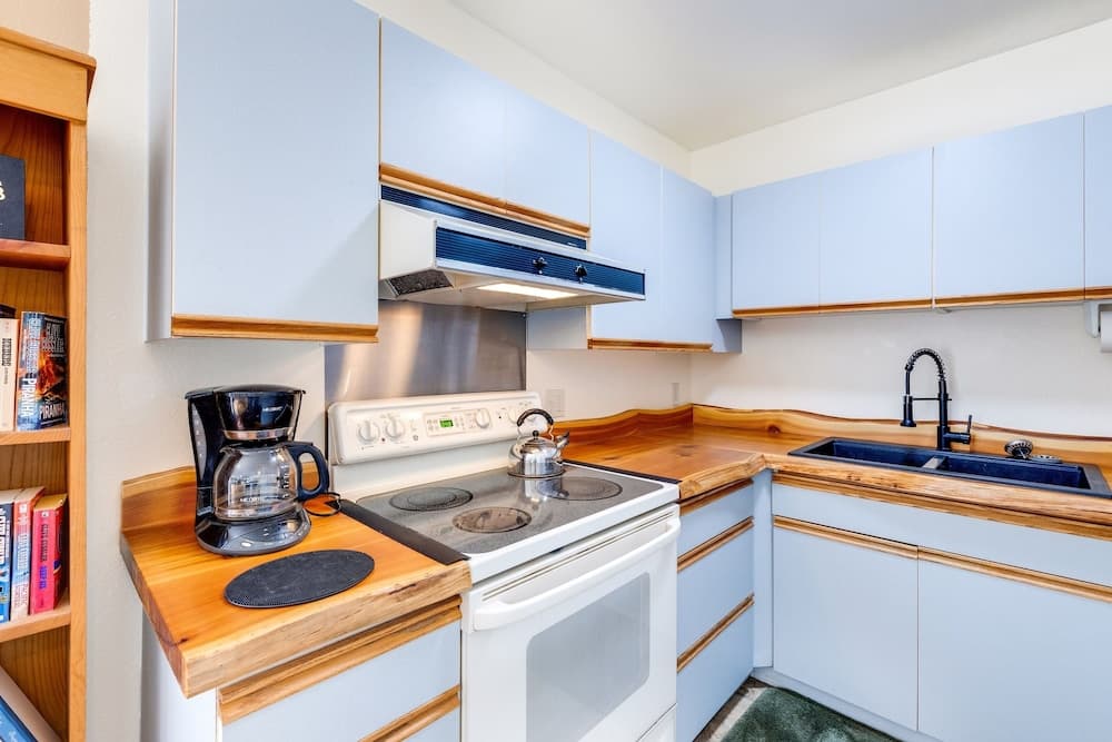 Mt. Baker Lodging Cabin 8 – WIFI, PETS OK, SLEEPS 6! by MBL