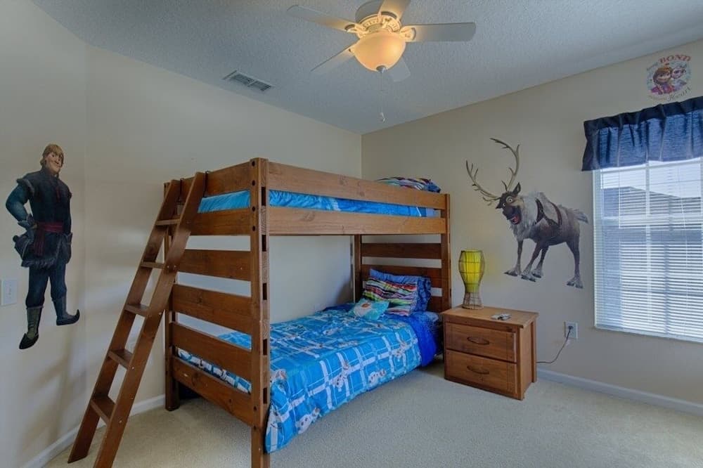 Resort 5 Bed Private Pool & Spa, Game Room Home 5 Bedroom Villa by RedAwning