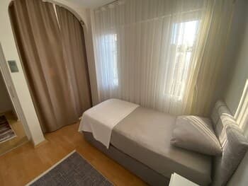 Beautiful 3-bedroom House With Sea View and Garden