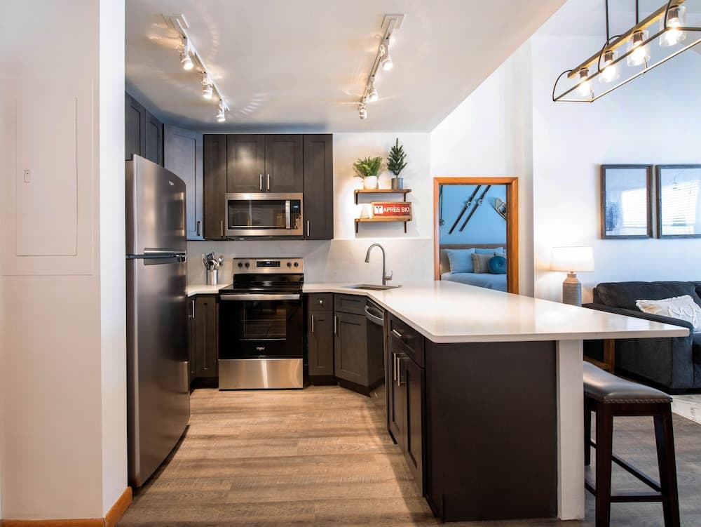 Zephyr Mountain Lodge, Condo , 7th Floor Forest and Slope View (Premium-Rated Condo 1705)