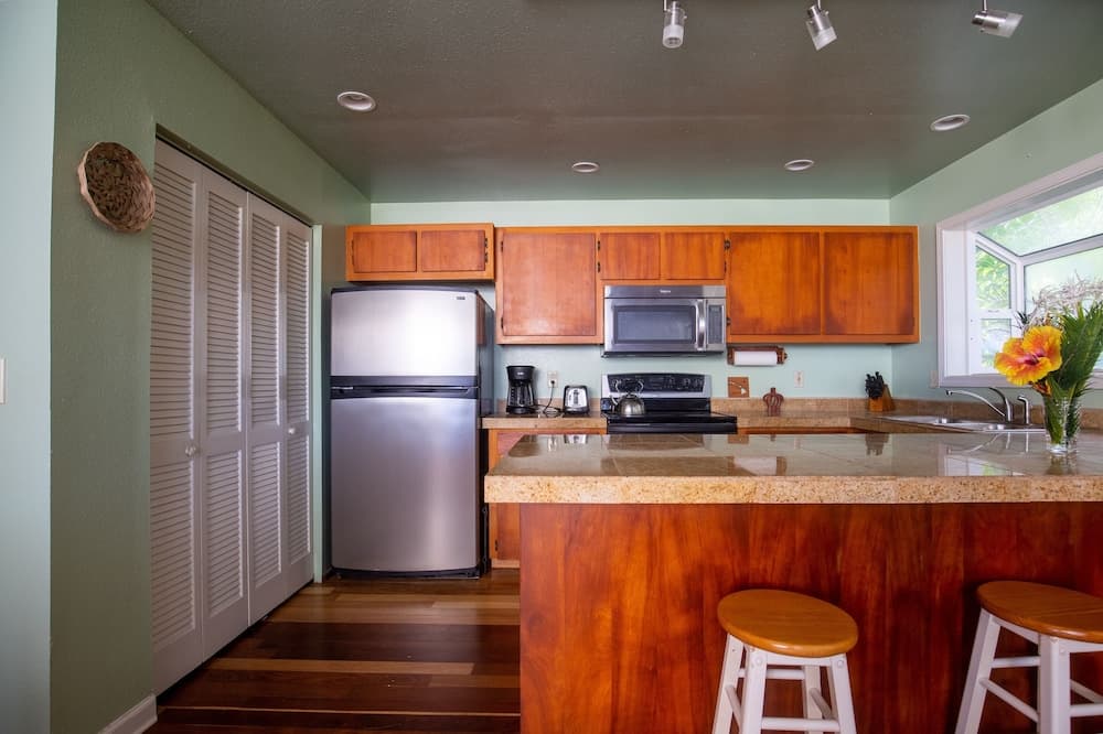 Hale Honu 2 Bedroom Home by RedAwning