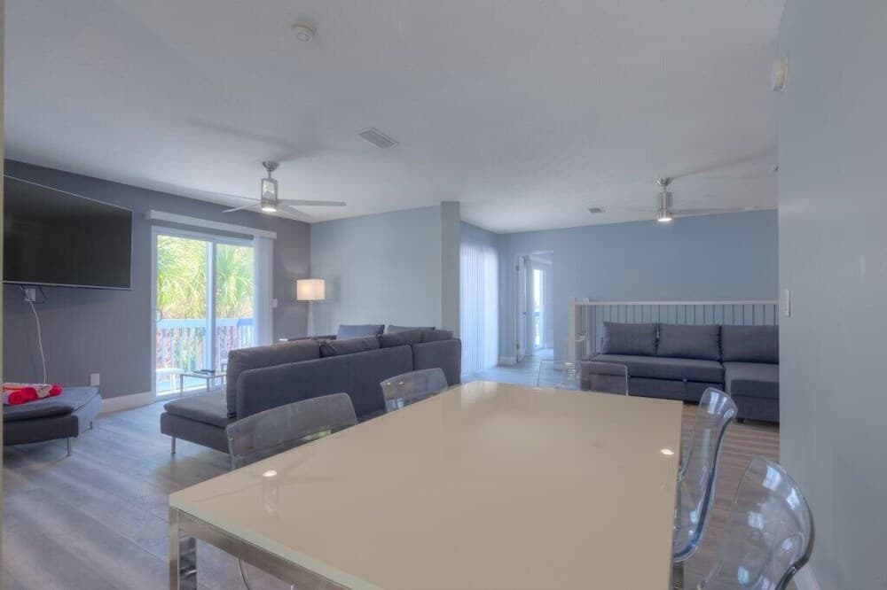 Sandy Feet Retreat 4 Oceanview Balconies Pets ok