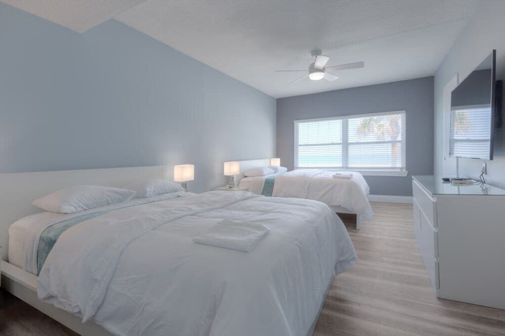 Sea La Vie Beach Oceanfront Patio Pet Friendly