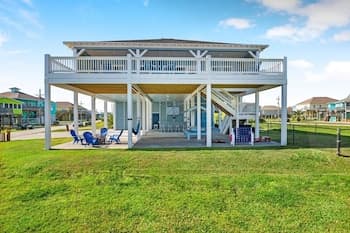 Ohana 3 Bedroom Home by Redawning