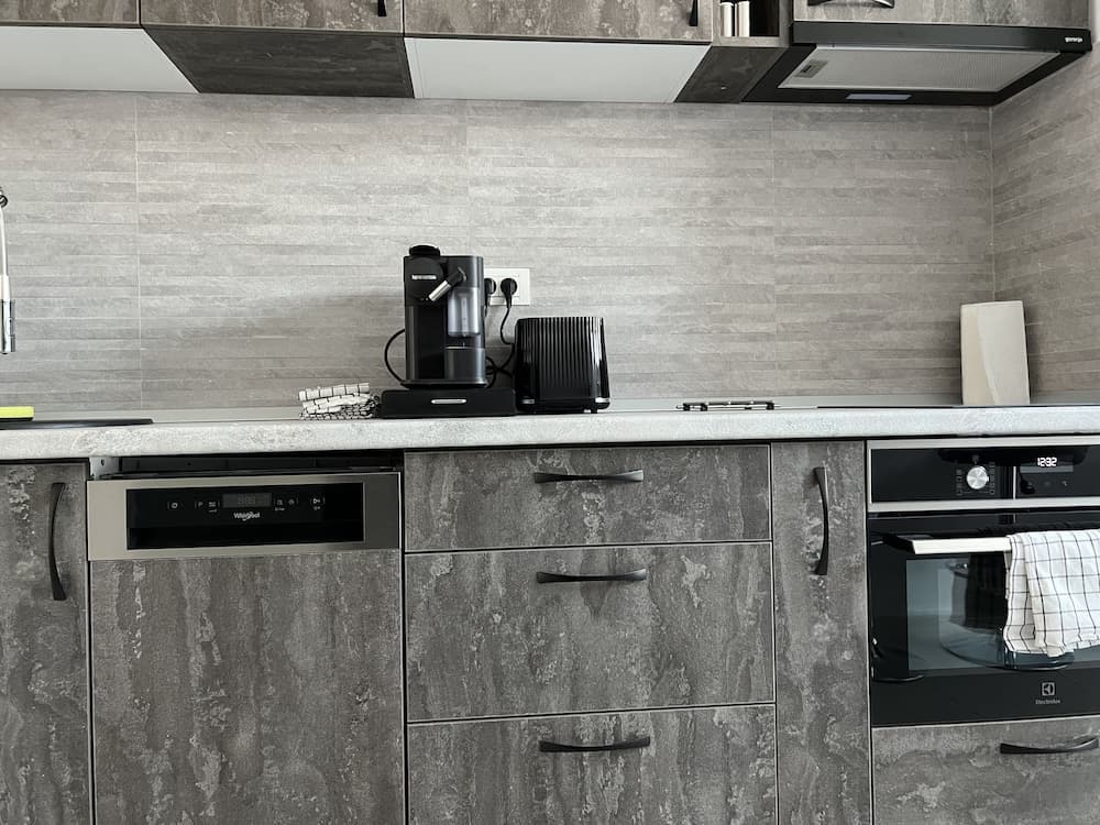 Stunning 2-Room Penthouse Lakeview W11