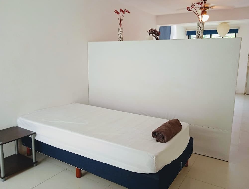 Spacious Studio for 2 or 3 People, With Private Bathroom, Air Conditioning, Wi-fi