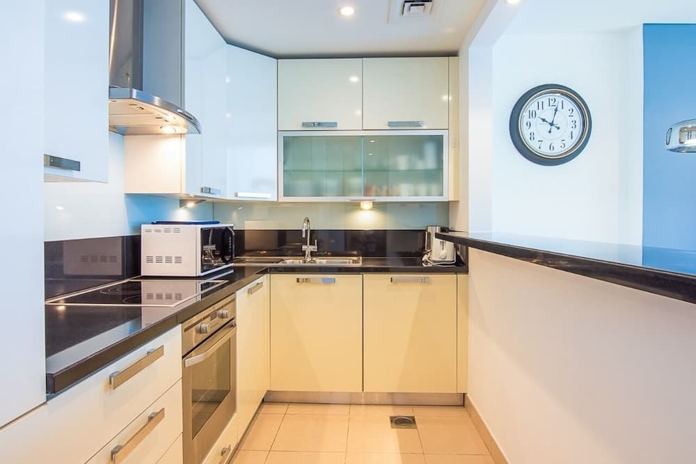 Jlt Bonnington Tower 1 Br Apartment Lake View