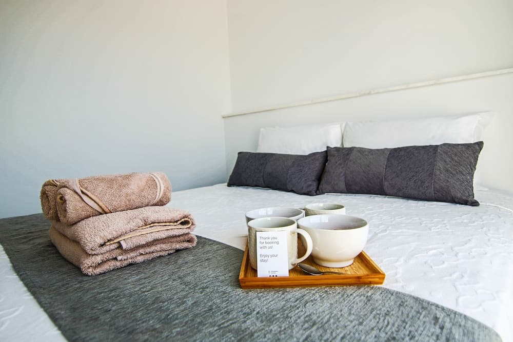 Phaedrus Living: Seaside Executive Flat Harbour 101