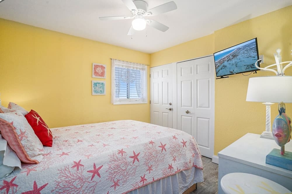 1001 Waters Edge Resort 3 Bedroom Condo by RedAwning