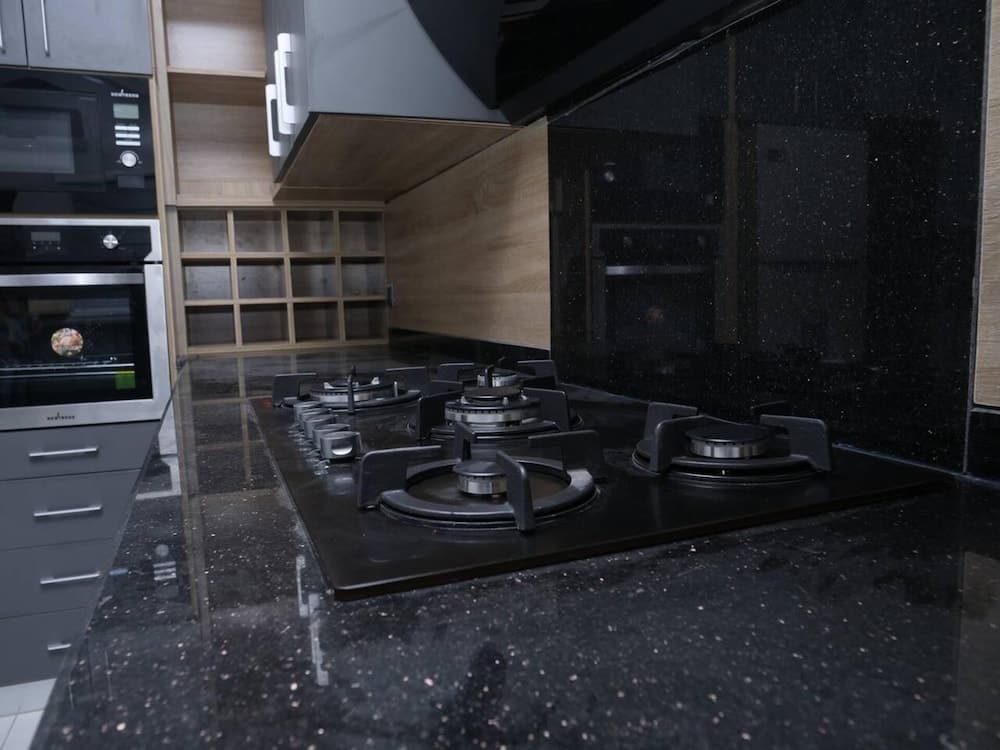 Luxury House - Sleeps 8 & Free Parking