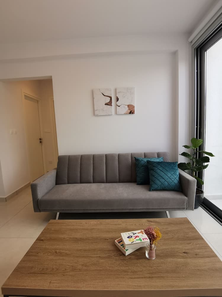 Phaedrus Living: Seaside Deluxe Flat Harbour 106