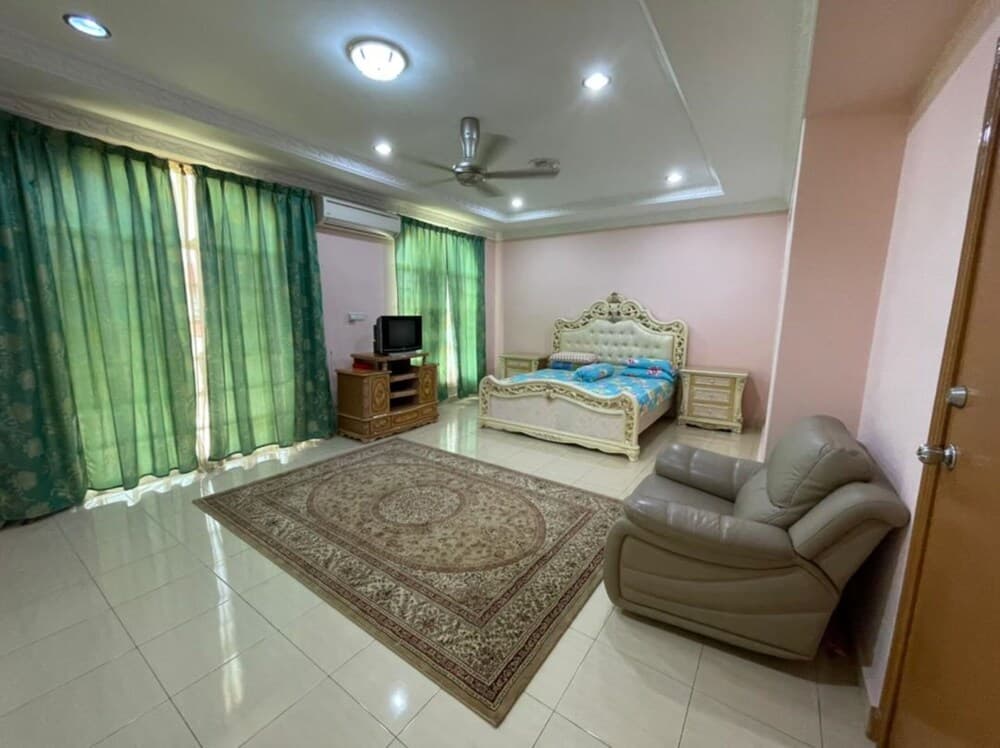 OYO Home 90425 Embun Homestay 1