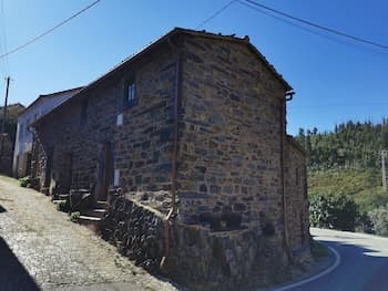 400 Year old 3-bedroom Farmhouse Central Portugal