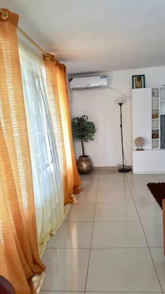 Beautiful 3-bed 2 Bath House at Spur Road Freetown