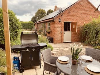 Come & Stay on a Real Norfolk Vineyard