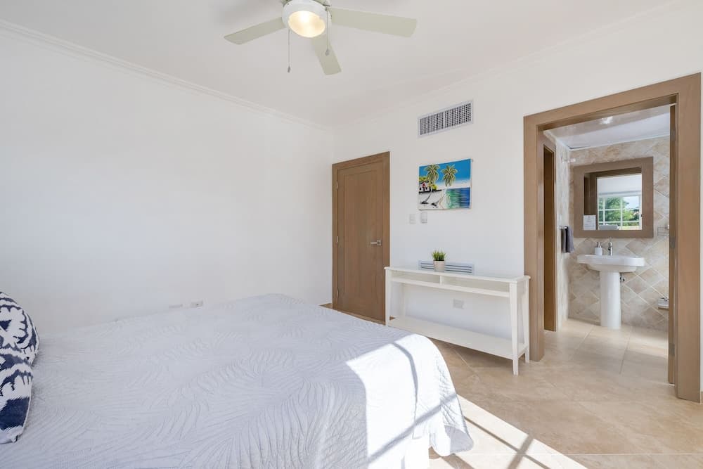 Beautiful 5-BDR 2 levels villa for rent