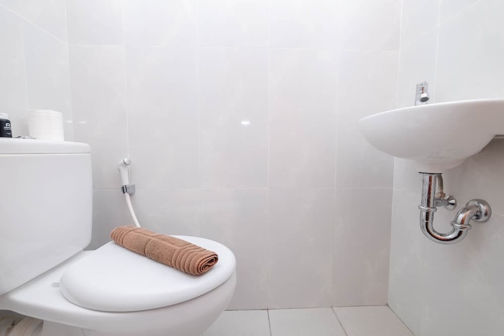 Comfort and Strategic Studio at Evenciio Apartment near Campus Area