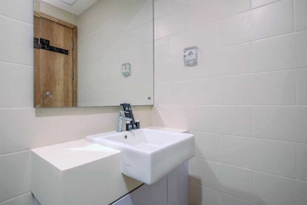 Fancy and Fabulous 1BR at Pejaten Park Apartment