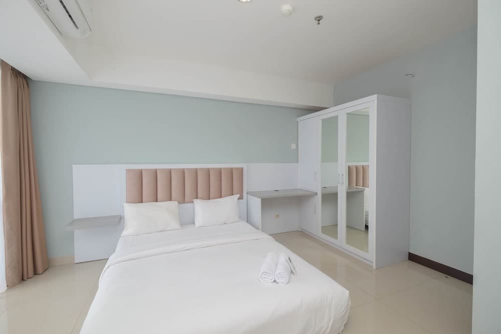 Spacious Combine Unit 1BR with Extra Room Apartment at H Residence