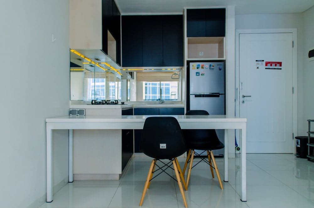 Fancy and Nice 1BR Apartment at Silkwood Residence