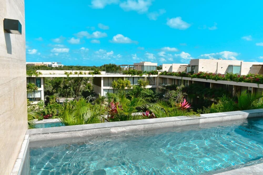 Immaculate Design Coupled With First-class Amenities Penthouse