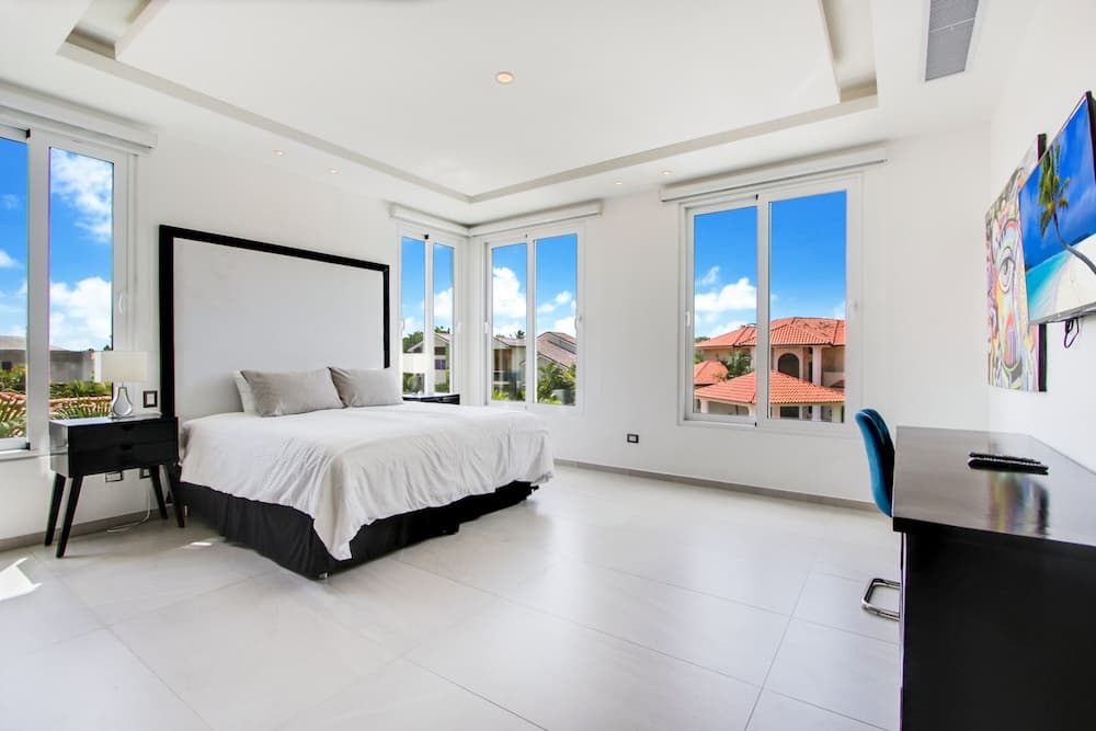 Ultra Modern Villa with Chef & Maid