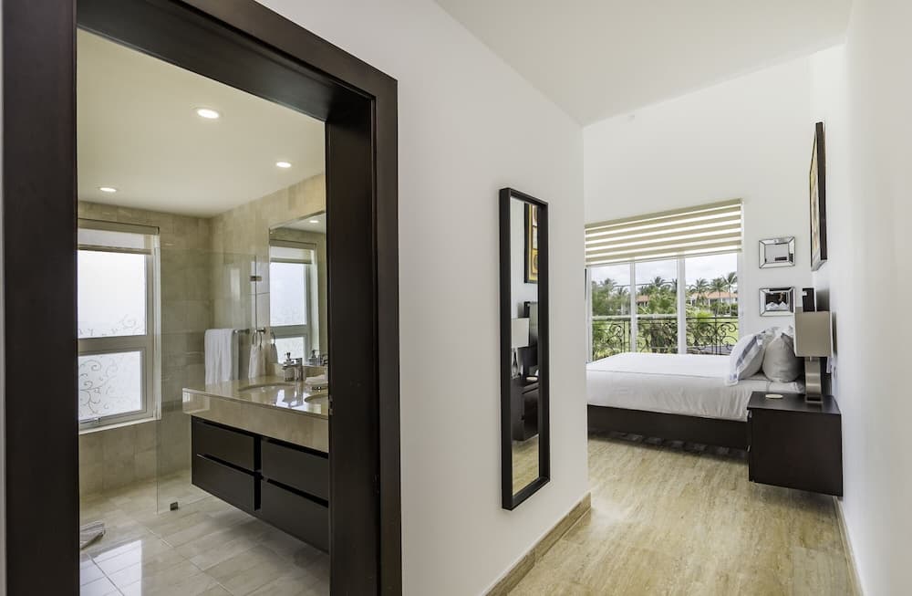 Amazing Private Villa with Chef & Maids