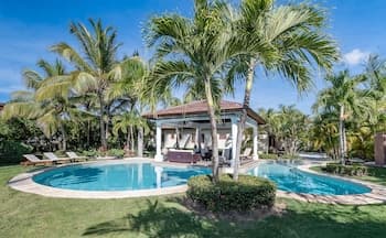 Beautiful Villa with Pool Gym and Maid