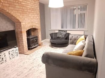 Beautiful Modern 3-bed House in Birmingham