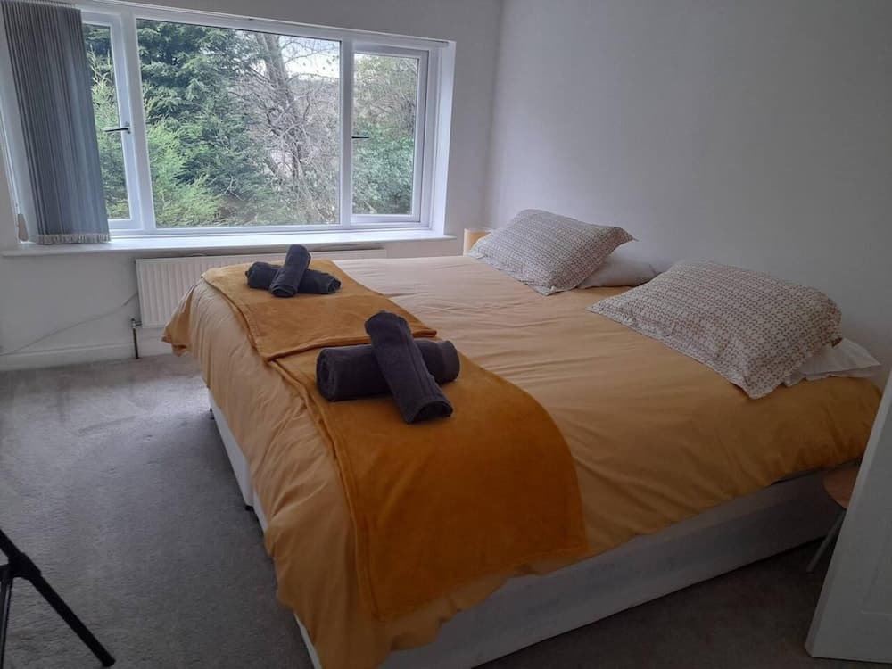 Beautiful Modern 3-bed House in Birmingham