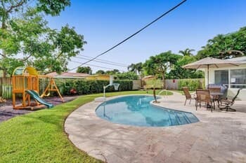 Just A 3.5 Mile Drive To Lauderdale By The Sea 4 Bedroom Home by Redawning