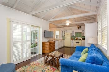 Brennecke's Beach Cottage 2 Bedroom Home by Redawning