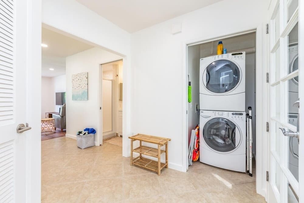 Emmalani 423 1 Bedroom Condo by RedAwning