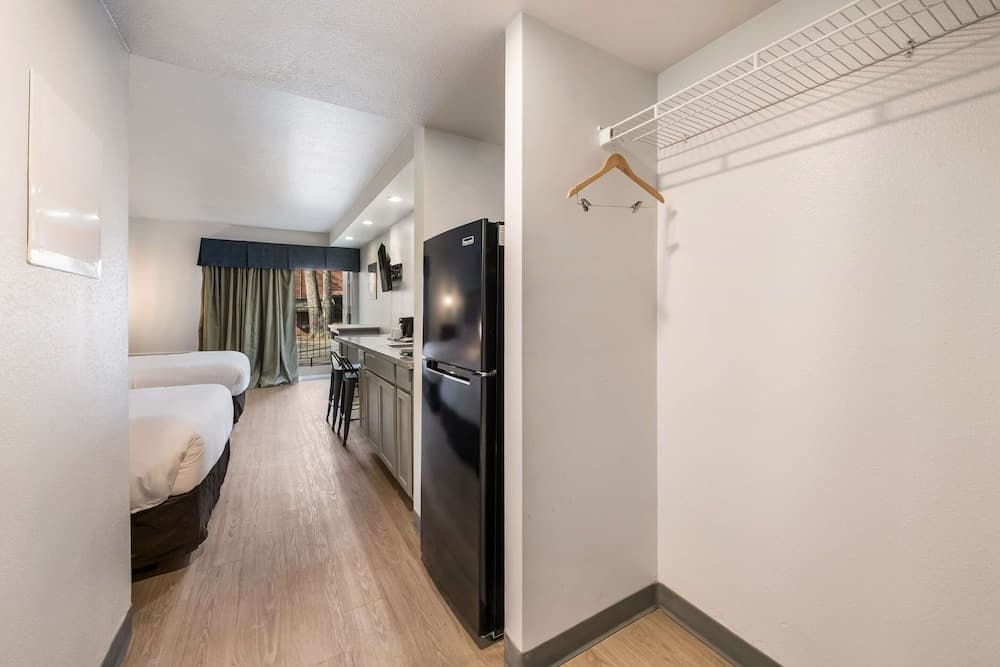 Suburban Studios Williamsburg Central