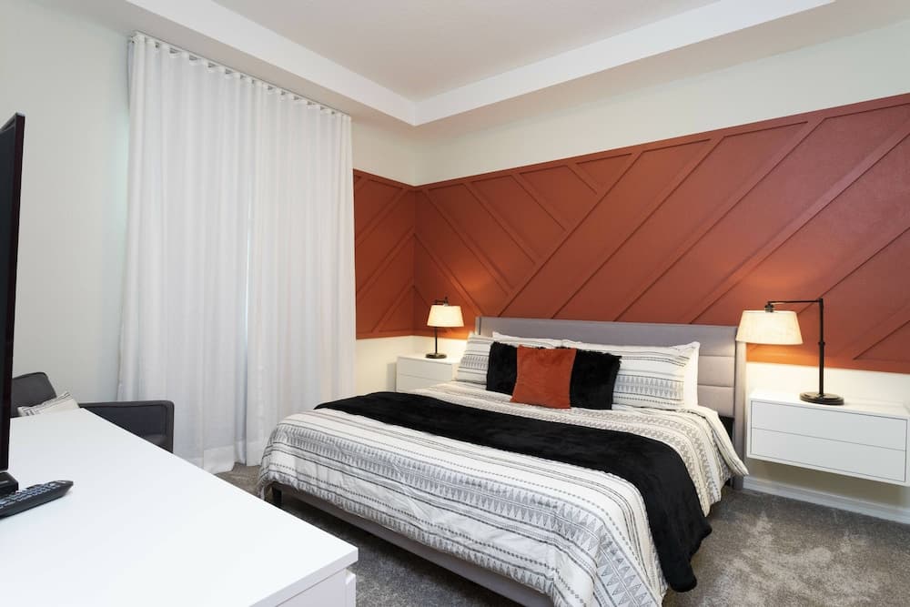 Cozy Retreat Near Disney: Apartment With Amenities