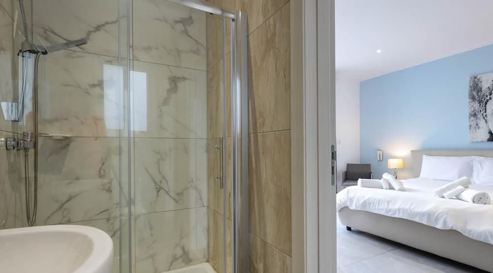 Seafront Penthouse w Unobstructed Sea Views