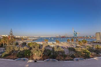 Gem Beachfront Apt With Amazing Bay and Sea Views