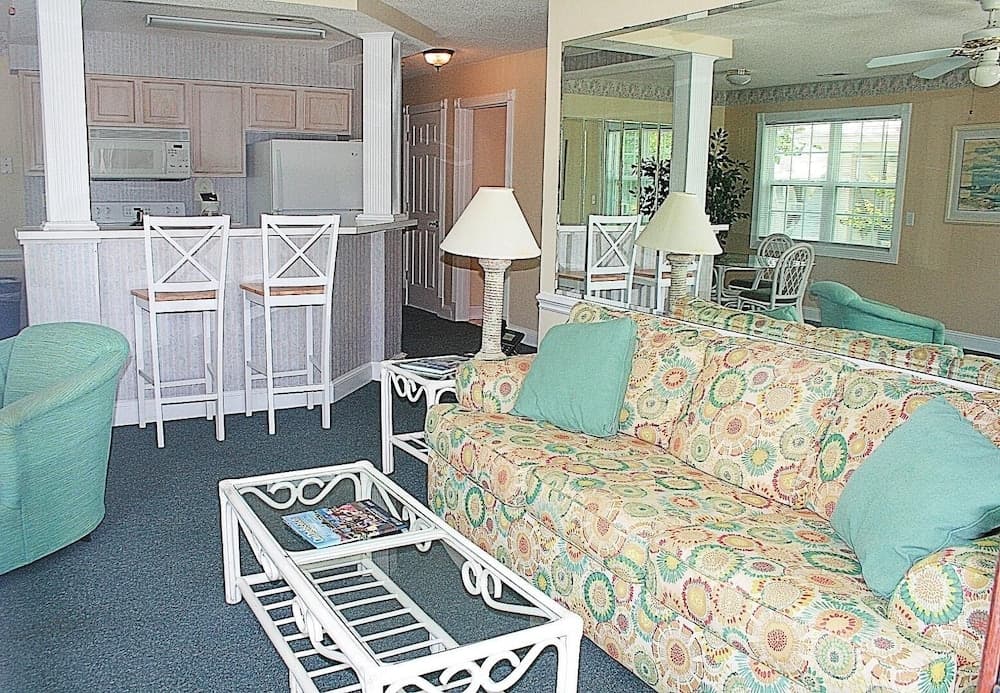 709m 1 Bedroom Condo by RedAwning