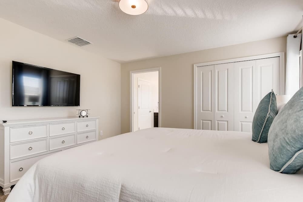 8953 CC - 4BR Townhome With Sparkling Pool