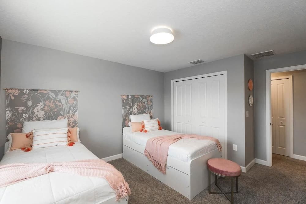 8924 SD - Luxury 4BR Townhome: Private Pool