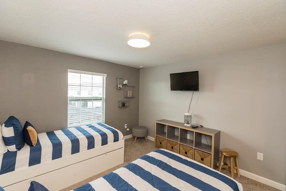 8924 SD - Luxury 4BR Townhome: Private Pool