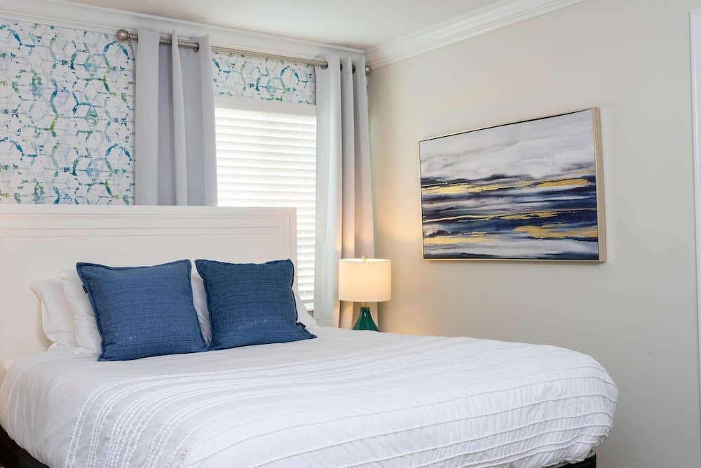 1180 CD - Magical 5BR Townhome With Pool