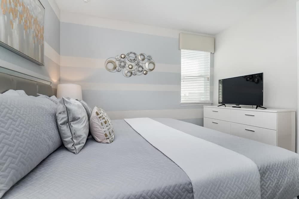 1743 CV - Solara - Luxury 9 Bed Heated Private Pool