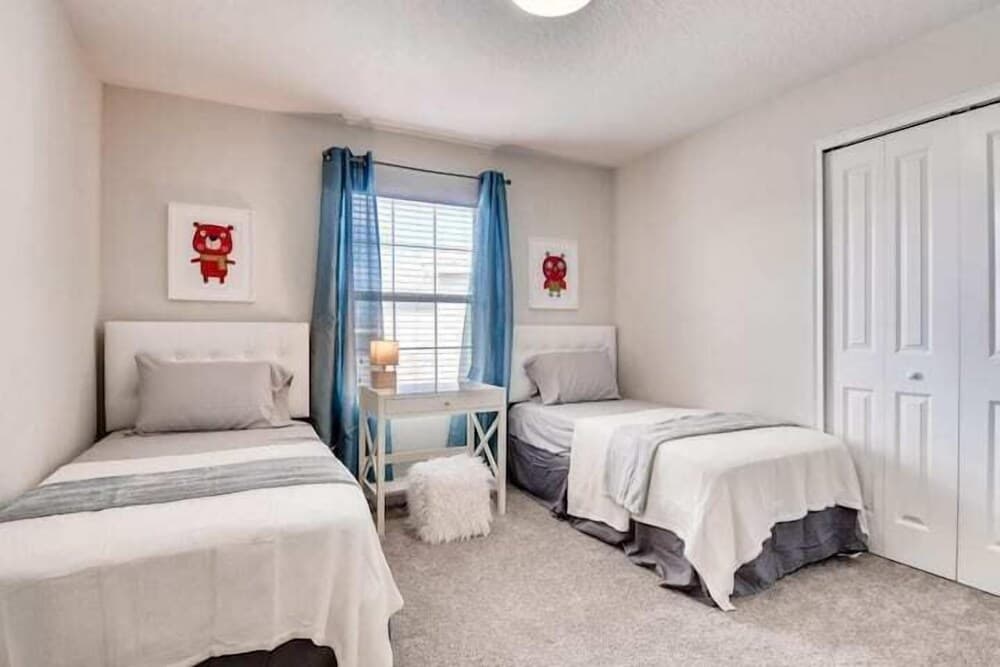 4827 RC - Storey Lake - Luxury 5 Bed Villa