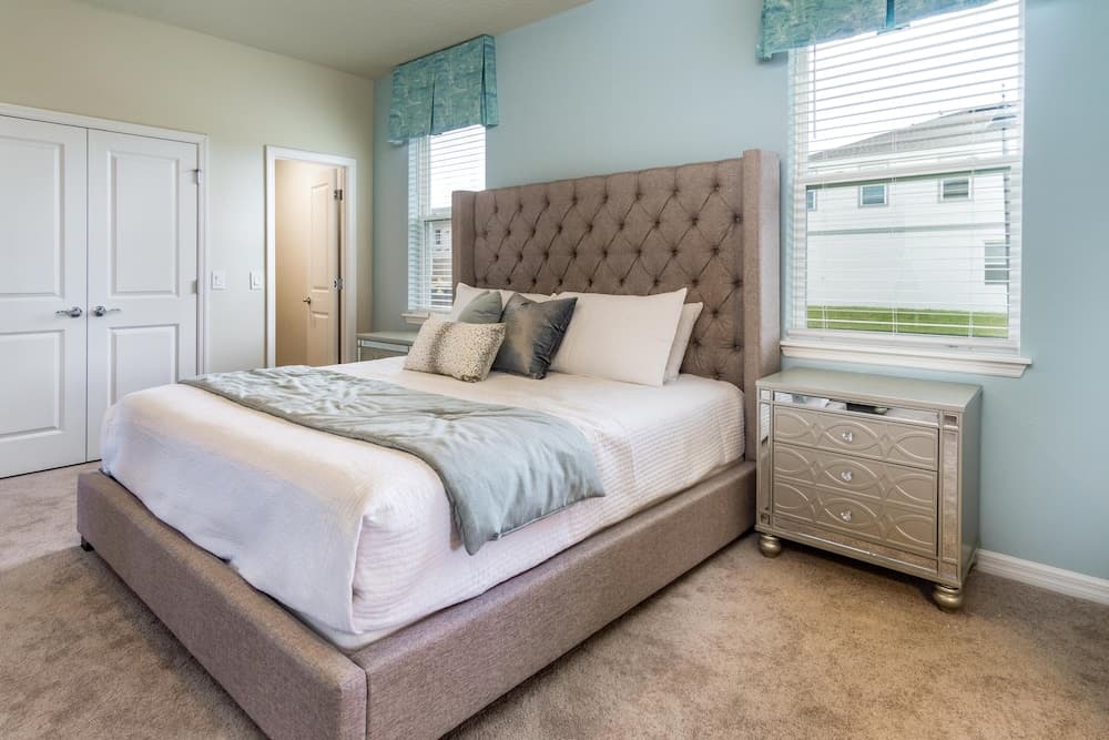 2191 LC - Windsor Island - NEW 10 Bed Villa Heated Private Pool