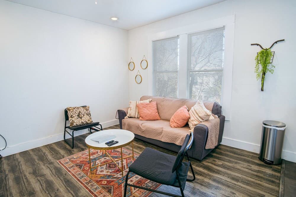 Impressive Cozy Historic 2BR Apt Near Downtown