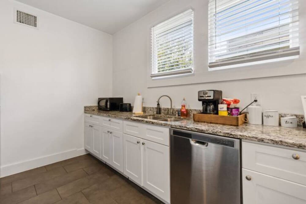 Impressive Cozy Historic 2BR Apt Near Downtown