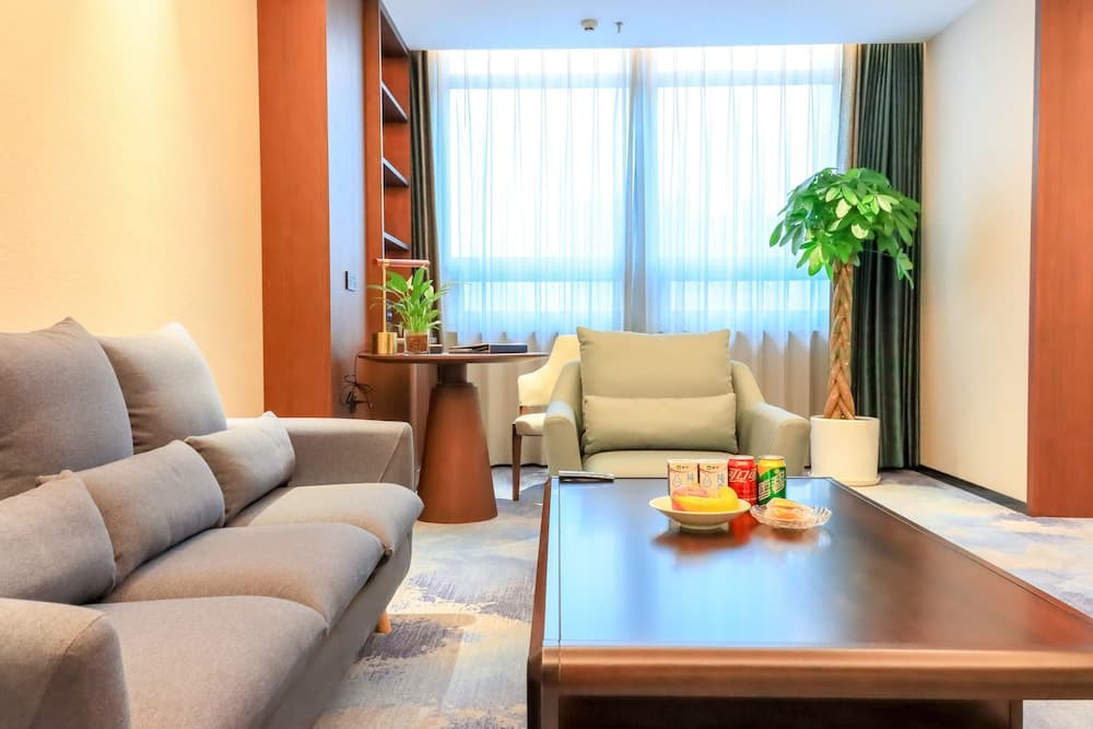 YUN-RAY PHOENIX HOTEL